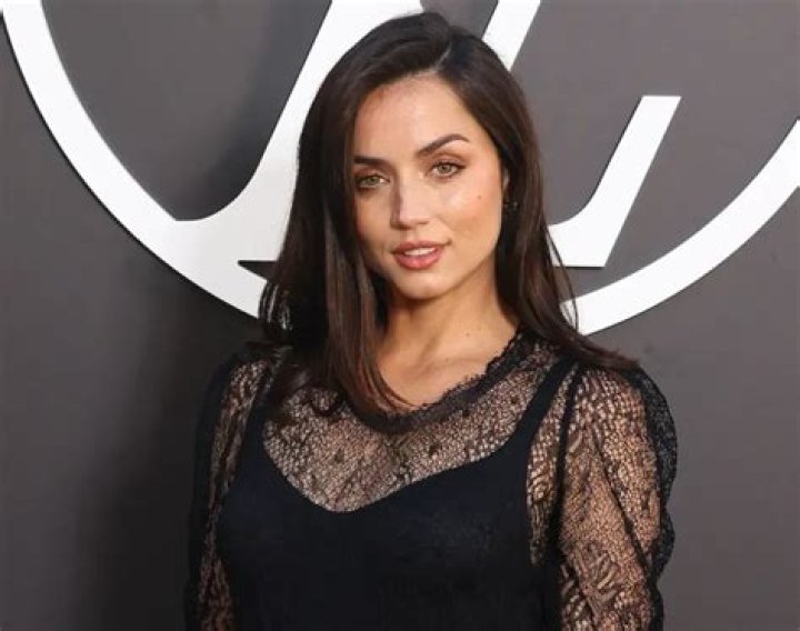 Ana de Armas Height, Age, Boyfriend, Biography, Wiki, Net Worth