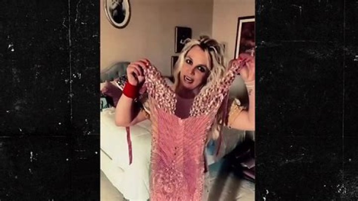 
Britney Spears’ Bizarre Instagram Video Leaves Fans Concerned 