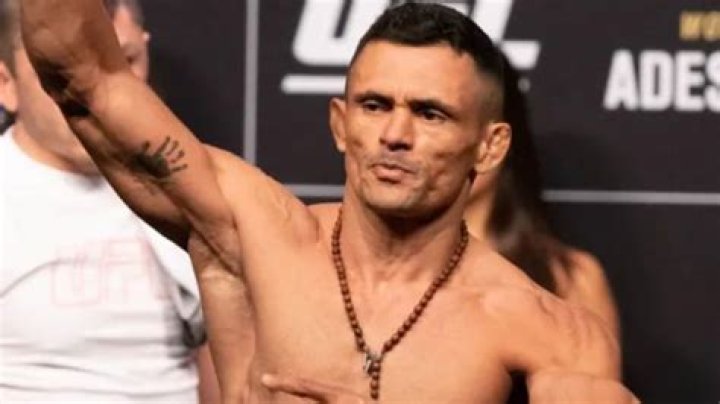 
Douglas Silva de Andrade Height, Weight, Net Worth, Age, Birthday, Wikipedia, Who, Nationality, Biography 