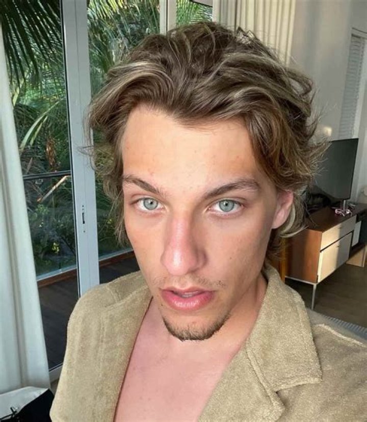 
Jake Bongiovi Height, Weight, Net Worth, Age, Birthday, Wikipedia, Who, Nationality, Biography 