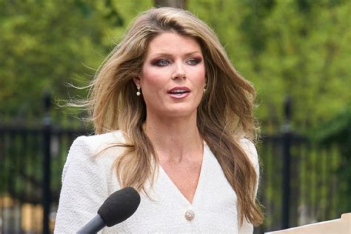 
Shannon Halligan Height, Weight, Net Worth, Age, Wiki, Who, Instagram, Biography 