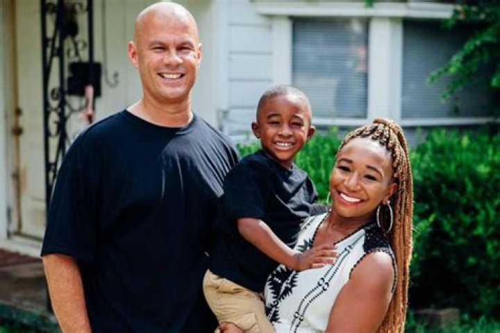 Tommy Norman is not Married to Wife. Dating a girlfriend: Rosalynd Guiden