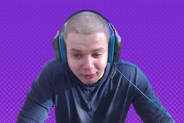 
Why Is Erobb221 Banned On Twitch? Here’s The Reason Why 